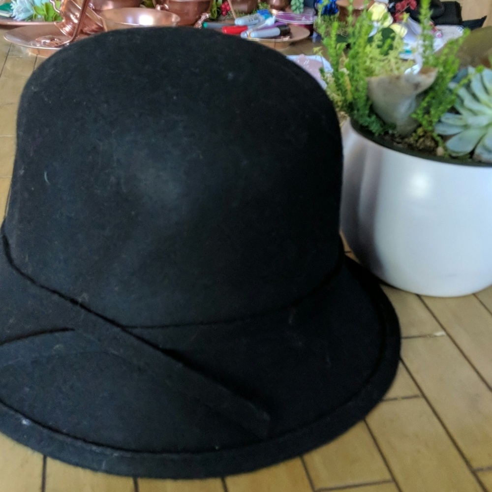 Women's Black Cloche